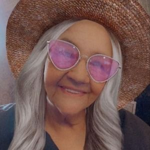 Meet your Posher, Debi